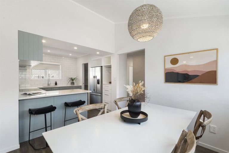 Photo of property in 2/26 Manly Esplanade, Browns Bay, Auckland, 0630