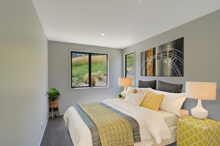 Photo of property in 16 Kinross Lane, Jacks Point, Queenstown, 9371