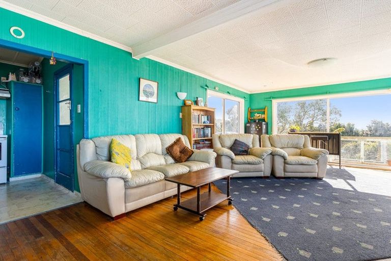 Photo of property in 22 Arapito Road, Titirangi, Auckland, 0604