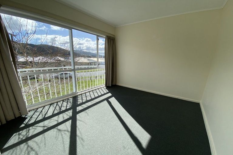 Photo of property in 95 Farmer Crescent, Taita, Lower Hutt, 5011