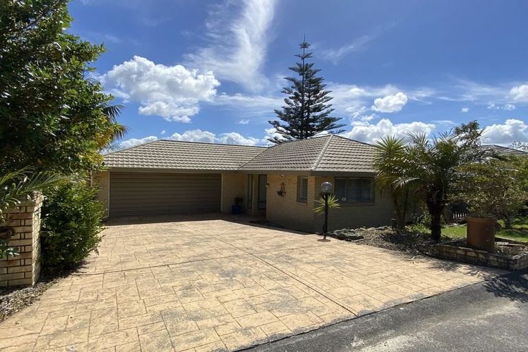 Photo of property in 74 Kingdale Road, Henderson, Auckland, 0610