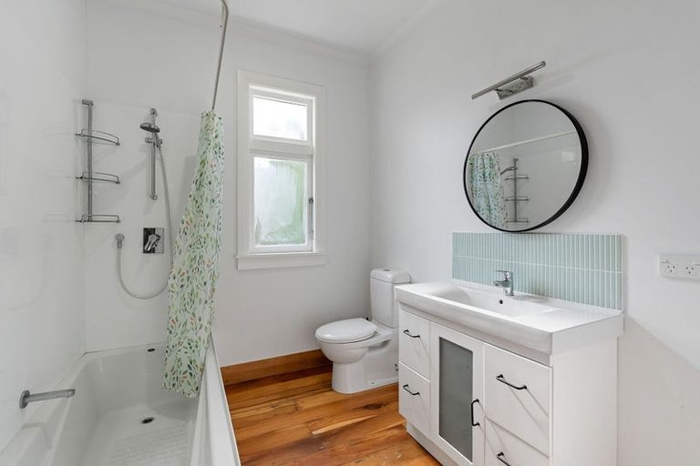 Photo of property in 109 Freyberg Street, Lyall Bay, Wellington, 6022