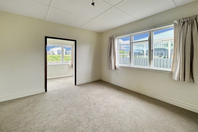 Photo of property in 5 Arawa Place, Castlecliff, Whanganui, 4501