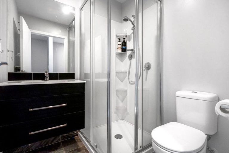 Photo of property in 27 Tokai Place, Glen Eden, 0602