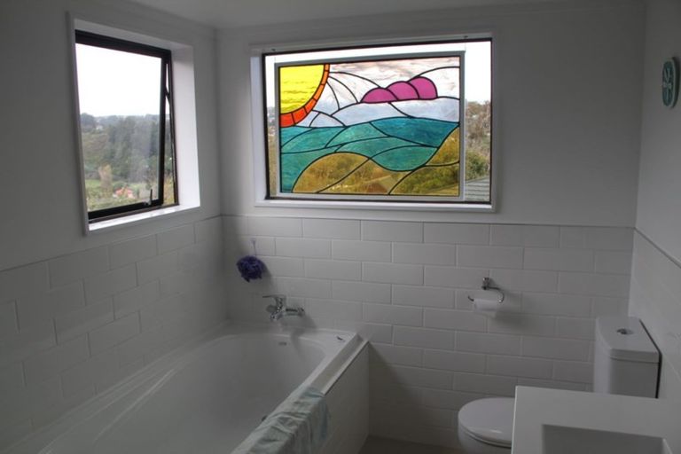 Photo of property in 32 Burbank Crescent, Churton Park, Wellington, 6037