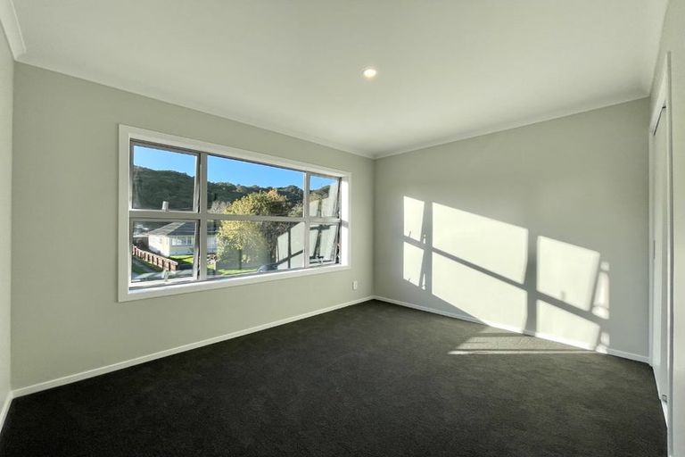 Photo of property in 4b Horoeka Street, Stokes Valley, Lower Hutt, 5019