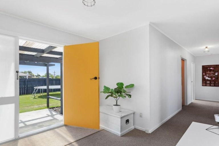 Photo of property in 34 Inwoods Road, Parklands, Christchurch, 8083