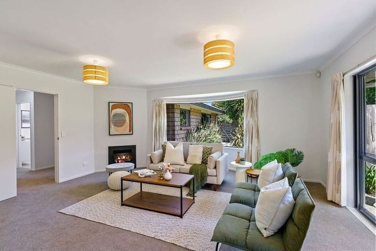 Photo of property in 22 Leanne Way, Waikanae Beach, Waikanae, 5036