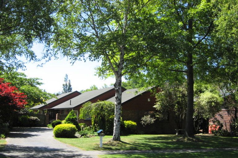 Photo of property in 242 Memorial Avenue, Burnside, Christchurch, 8053