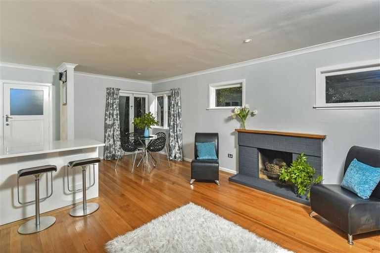 Photo of property in 2/284 East Coast Road, Forrest Hill, Auckland, 0620