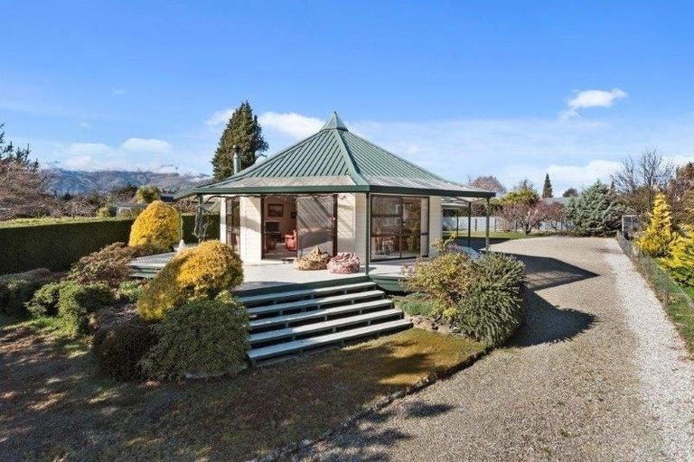 Photo of property in 28 Flora Dora Parade, Lake Hawea, Wanaka, 9382