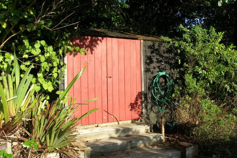 Photo of property in 5 Kaitawa Road, York Bay, Lower Hutt, 5013