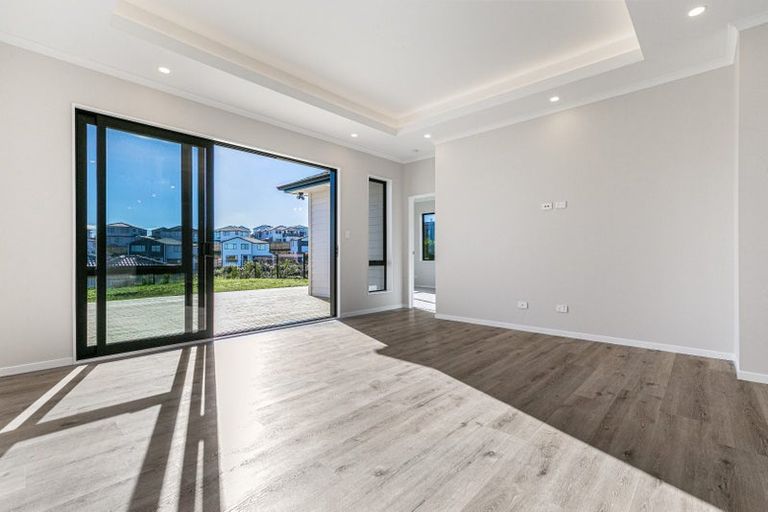 Photo of property in 16 Captain Rings Drive, Papakura, 2110