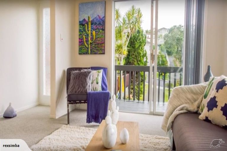 Photo of property in 2/20 Malters Place, Browns Bay, Auckland, 0630