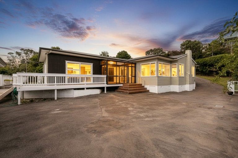 Photo of property in 34 Ranui Crescent, Khandallah, Wellington, 6035