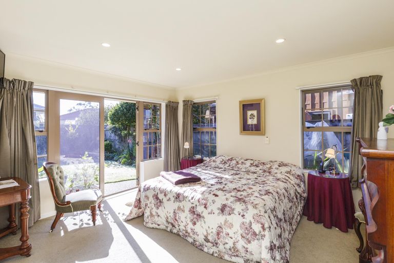 Photo of property in 1 The Oaks, Awapuni, Palmerston North, 4412