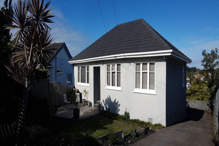 Photo of property in 22 Sunny Brae Crescent, Westmere, Auckland, 1022