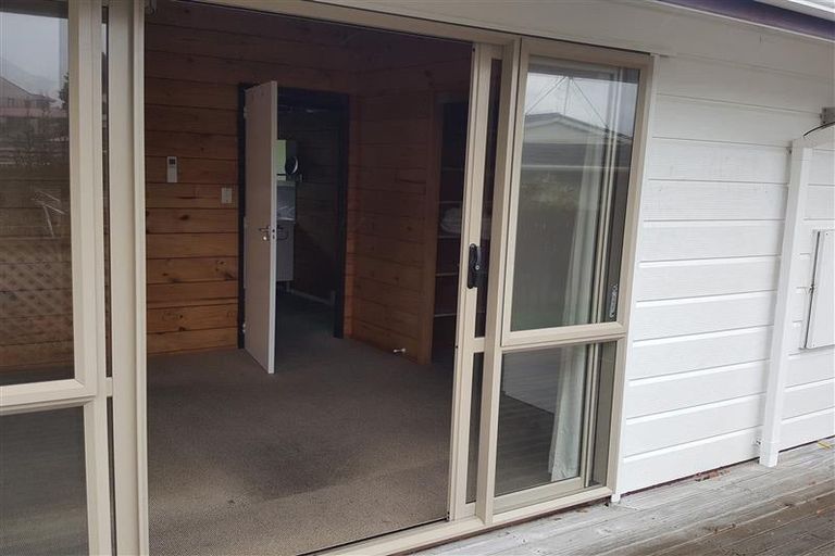 Photo of property in 3 Veale Road, Frankleigh Park, New Plymouth, 4310