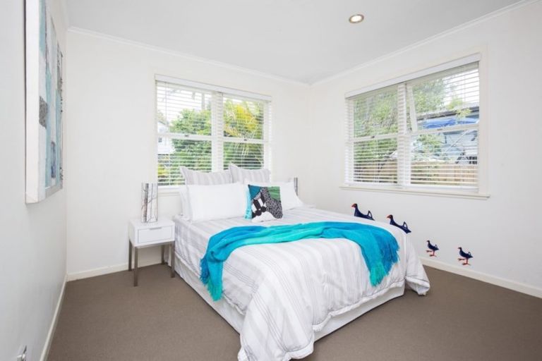 Photo of property in 1/19 Becroft Drive, Forrest Hill, Auckland, 0620