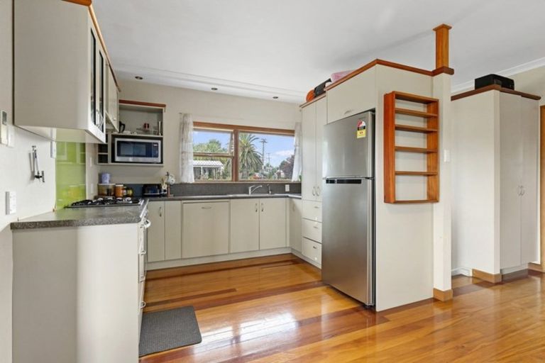 Photo of property in 43 Cambridge Road, Hillcrest, Hamilton, 3216