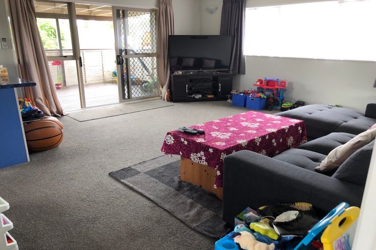 Photo of property in 7 Chilcott Road, Henderson, Auckland, 0612