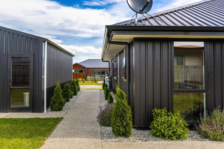 Photo of property in 1 Dingle Street, Lake Hawea, 9382