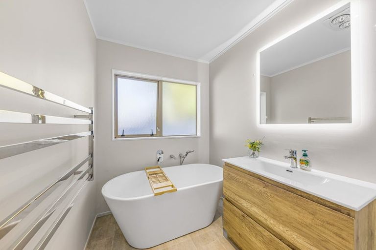 Photo of property in 33 Gala Place, Henderson, Auckland, 0612