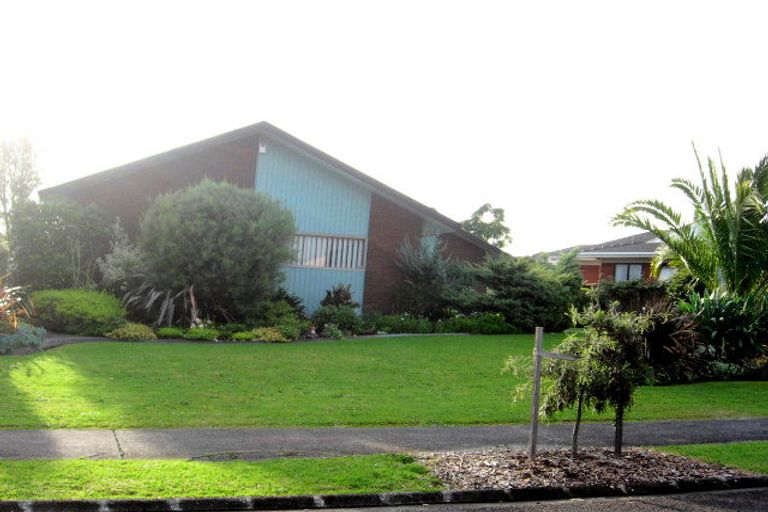 Photo of property in 28 Kuripaka Crescent, The Gardens, Auckland, 2105