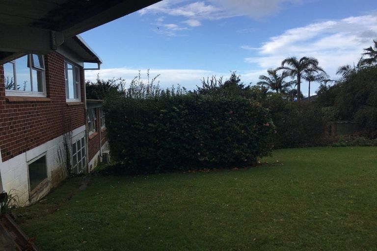 Photo of property in 3/17 Scarboro Terrace, Murrays Bay, Auckland, 0630