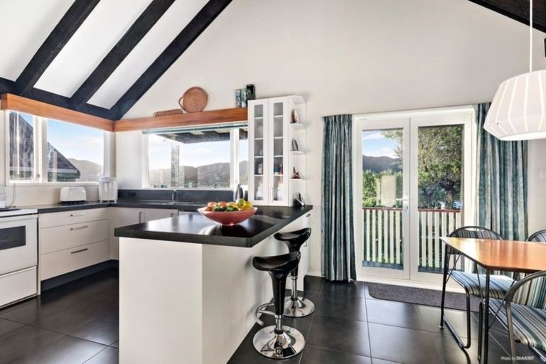 Photo of property in 7 Indira Place, Khandallah, Wellington, 6035