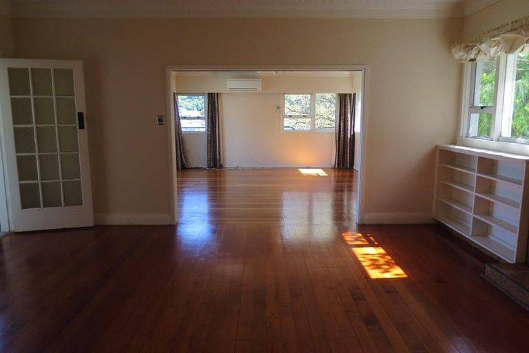 Photo of property in 28 Melbourne Road, Island Bay, Wellington, 6023