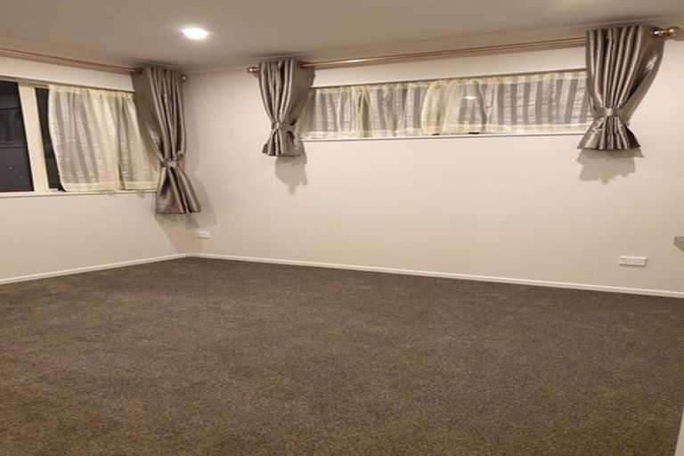 Photo of property in 7 Marco Place, Highland Park, Auckland, 2010