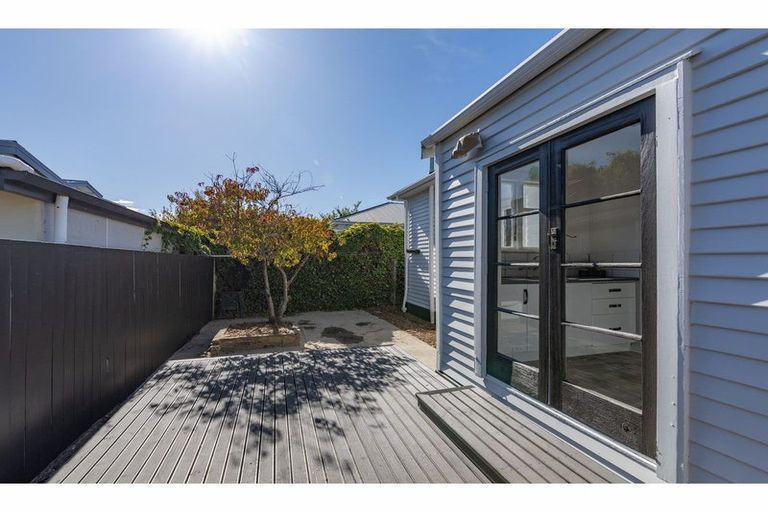 Photo of property in 37 Gresford Street, Edgeware, Christchurch, 8013