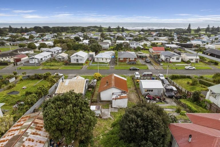 Photo of property in 10 Matai Street, Castlecliff, Whanganui, 4501