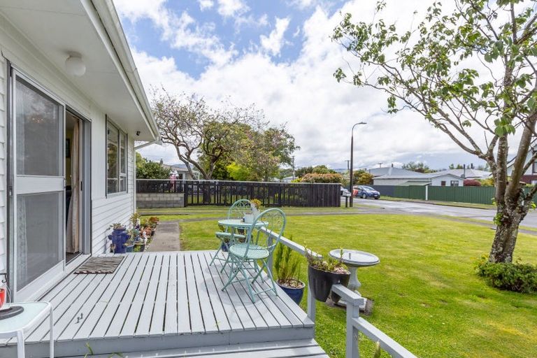 Photo of property in 2 Hornsby Street, Carterton, 5713