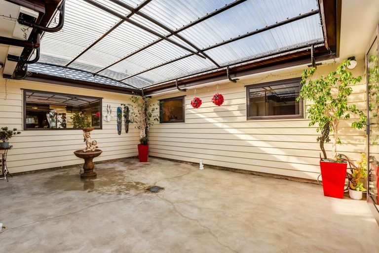 Photo of property in 16 Frances Brown Avenue, Aotea, Porirua, 5024