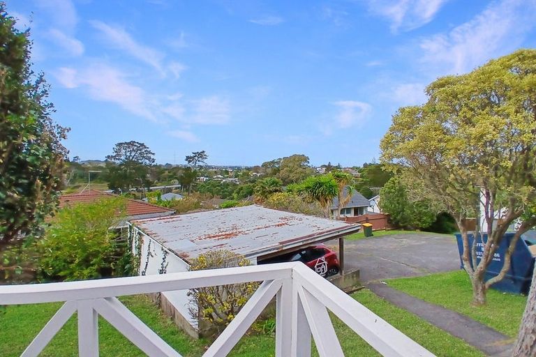 Photo of property in 1/11 Talavera Place, Te Atatu South, Auckland, 0602