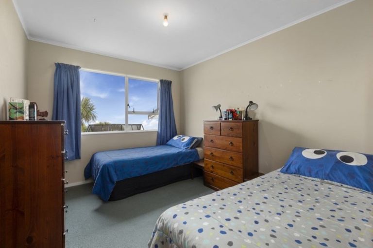 Photo of property in 6 Owaka Close, Kelson, Lower Hutt, 5010