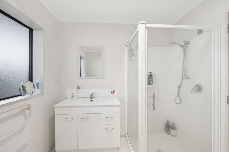 Photo of property in 40 Te Kauri Place, Helensville, 0800