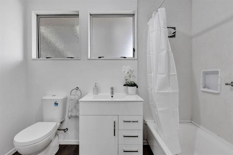 Photo of property in 2/18 Culzean Grove, Bell Block, New Plymouth, 4312