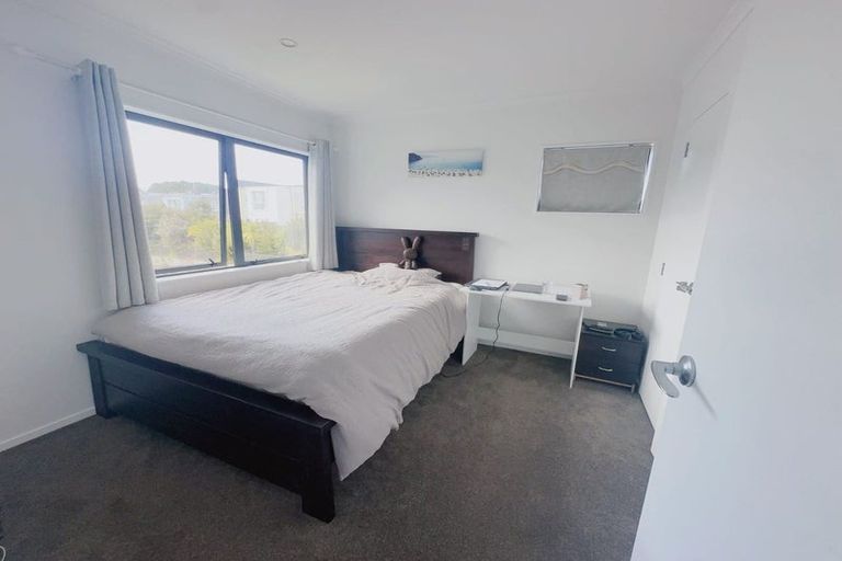 Photo of property in 2 Manutewhau Road, Massey, Auckland, 0614