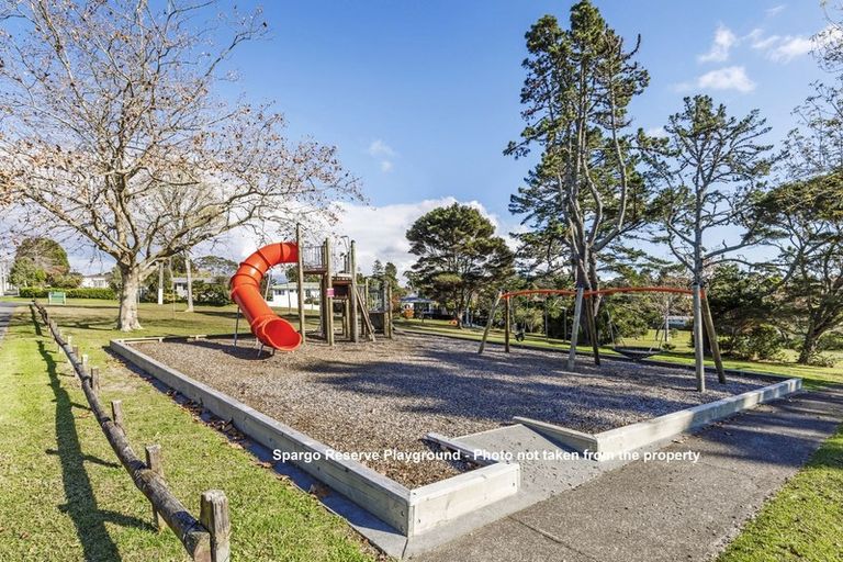 Photo of property in 2/165a Colwill Road, Massey, Auckland, 0614