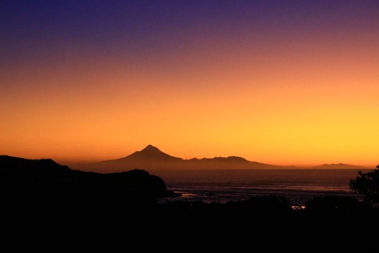 Photo of property in 12 Takarei Terrace, Mokau, 4376