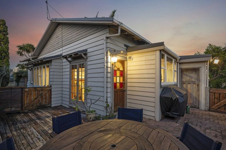 Photo of property in 1/305 Lake Road, Hauraki, Auckland, 0622