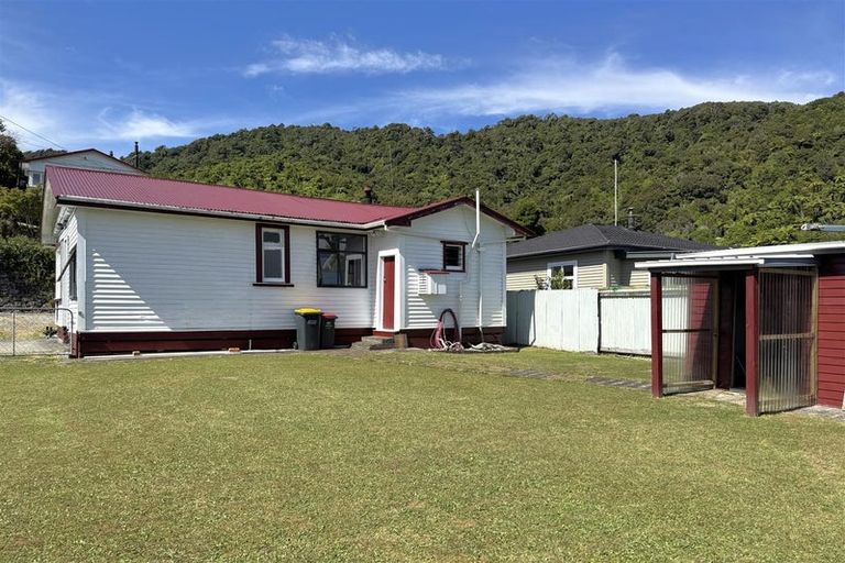 Photo of property in 10 Ashmore Avenue, Cobden, Greymouth, 7802
