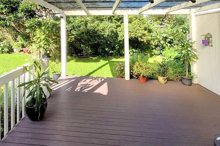 Photo of property in 2/81 Eugenia Rise, Totara Heights, Auckland, 2105