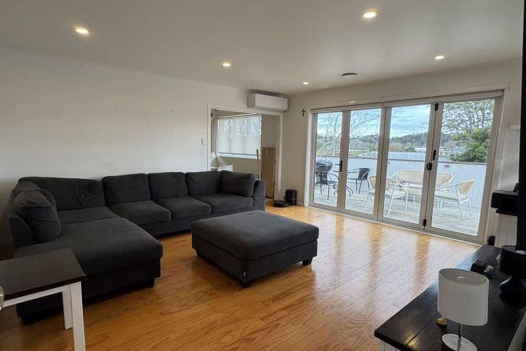 Photo of property in 62 La Rosa Street, Green Bay, Auckland, 0604