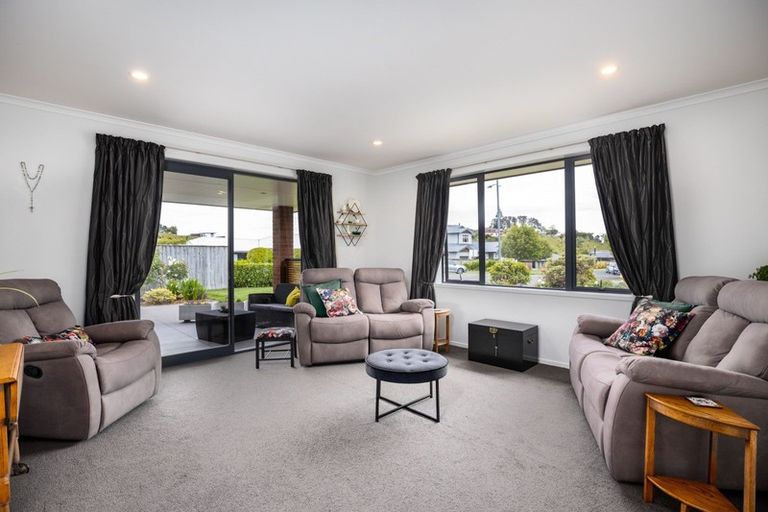 Photo of property in 25 Te Arakete Place, Hurworth, New Plymouth, 4310