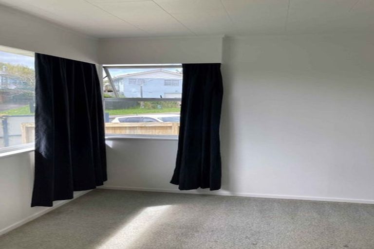 Photo of property in 111 Farquhar Road, Glendene, Auckland, 0602