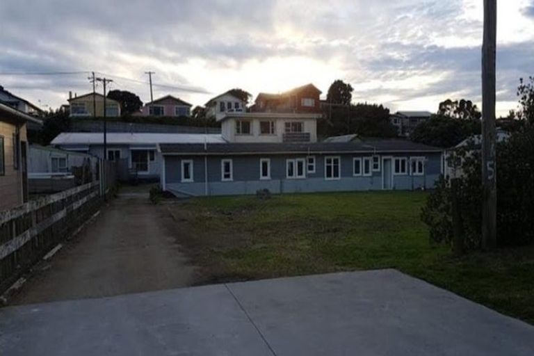 Photo of property in 60 Seafront Road, Castlecliff, Whanganui, 4501